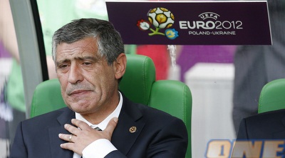 פרננדו סאנטוס, הורה לשחק עם הלב, יוון כמעט השוותה (רויטרס) פרננדו סאנטוס, הורה לשחק עם הלב, יוון כמעט השוותה (רויטרס)