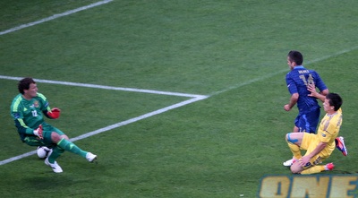 מנז כובש מעמדת נבדל (יוסי ציפקיס)