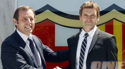 טיטו וילאנובה מוצג בבארסה. ימים לא קלים (רויטרס)