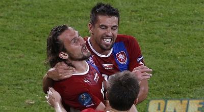 ייראצ´ק חוגג עם בארוש (רויטרס) ייראצ´ק חוגג עם בארוש (רויטרס)