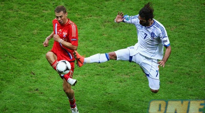 סמאראס נאבק על הכדור מול ברזוצקי (GettyImages) סמאראס נאבק על הכדור מול ברזוצקי (GettyImages)