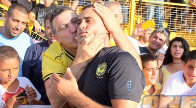 טל בנין מתקבל בחום בקבוצה בה גם שיחק בלשהי הקריירה (משה חרמון)
