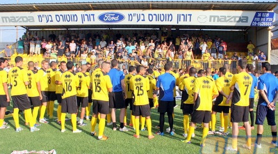 שחקני מכבי נתניה מודים לקהל (משה חרמון)