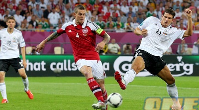 דניאל אגר נאבק במריו גומז (GettyImages)