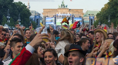 אוהדים גרמנים בברלין (רויטרס)