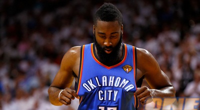 הארדן מעכל שהת´אנדר נוצחו (GettyImages)