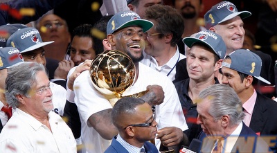 לברון חוגג. מגיע לו לקחת אליפות (GettyImages)