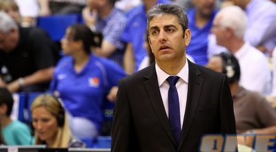 אלי רבי חסר אונים לאחר שהבנות שלו קלעו חמש נקודות בלבד ברבע השני (שי לוי)