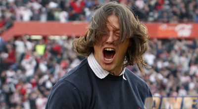 המאמן מתיאס אלמיידה מאושר (רויטרס)