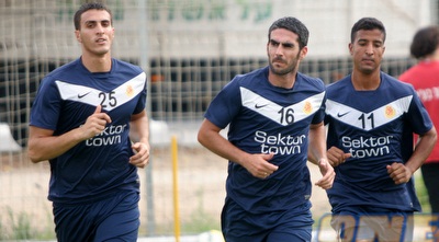 אדיר טובול וחאתם עבד אלחמיד באימון (חגי ניזרי) אדיר טובול וחאתם עבד אלחמיד באימון (חגי ניזרי)