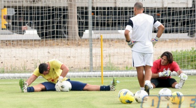 אופיר מרציאנו וגל אנגלשטיין מותחים אברים (חגי ניזרי) אופיר מרציאנו וגל אנגלשטיין מותחים אברים (חגי ניזרי)