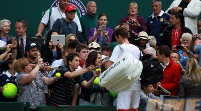 אנדי מארי חותם למעריצים (GettyImages)