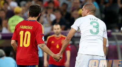 פפה ופברגאס מחזיקים ידיים (יוסי ציפקיס)