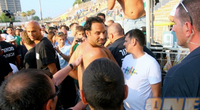 ניר דוידוביץ´ באימון הפתיחה. יקבל את אפודת השוער (יניב גונן)