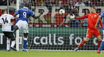 באלוטלי מכניע את  נוייר. בברצלונה מתחרטים? (רויטרס)