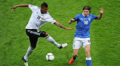 מונטוליבו ובואטנג בקרב על הכדור (GettyImages)