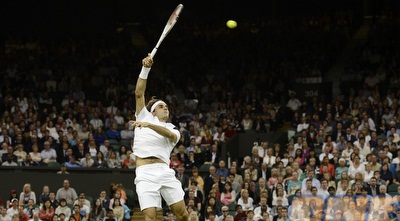 פדרר מגיע לעוד כדור של בנהטו בדרך לשמינית הגמר (רויטרס)