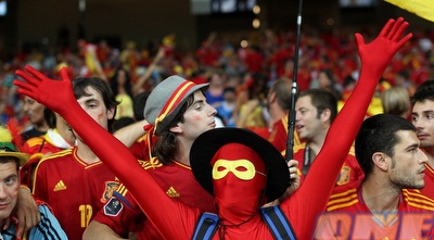 אוהדי ספרד חוגגים ונהנים באצטדיון (יוסי ציפקיס) אוהדי ספרד חוגגים ונהנים באצטדיון (יוסי ציפקיס)