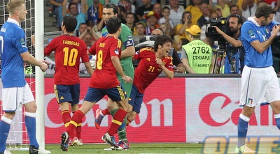 דוד סילבה חוגג יתרון ספרדי (יוסי ציפקיס) דוד סילבה חוגג יתרון ספרדי (יוסי ציפקיס)