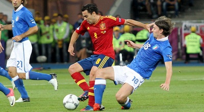 ריקרדו מונטוליבו מנסה לעצור את צ´אבי (יוסי ציפקיס) ריקרדו מונטוליבו מנסה לעצור את צ´אבי (יוסי ציפקיס)