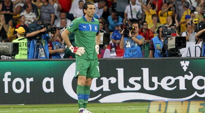 בופון מאוכזב אחרי השערים שספג (יוסי ציפקיס) בופון מאוכזב אחרי השערים שספג (יוסי ציפקיס)