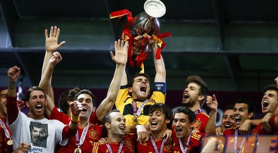 קסיאס מניף את הגביע בסיום הגמר (רויטרס) קסיאס מניף את הגביע בסיום הגמר (רויטרס)