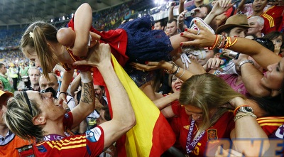 פרננדו טורס חוטף את ביתו (רויטרס) פרננדו טורס חוטף את ביתו (רויטרס)