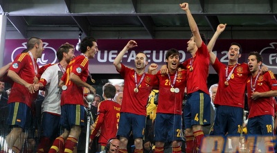 שחקני נבחרת ספרד חוגגים (יוסי ציפקיס) שחקני נבחרת ספרד חוגגים (יוסי ציפקיס)