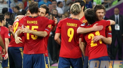 שחקני נבחרת ספרד חוגגים (יוסי ציפקיס)