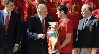 קסיאס עם מלך ספרד (רויטרס) קסיאס עם מלך ספרד (רויטרס)