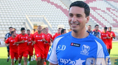 שלומי דורה מחייך. עכשיו כבר אין לו יותר מדי סיבות (יניב גונן)