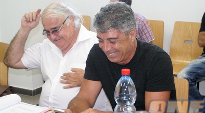 פרוספר אזגי מחויך במהלך הדיון (חגי ניזרי)