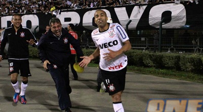 אמרסון חוגג (רויטרס)