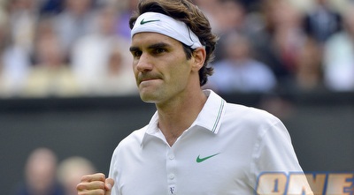 פדרר מרוצה לאחר הניצחון במערכה השניה (רויטרס)