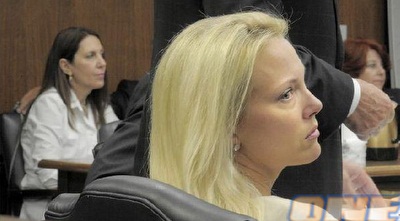 אלן וג´יימי בדיון. אימו (משמאל): &qout;לקח תפילין בשביל נחמה&qout;