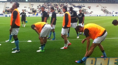 ביטון (מימין) בחימום לפני המשחק (הטוויטר של מנצ´סטר סיטי) (ONE) ביטון (מימין) בחימום לפני המשחק (הטוויטר של מנצ´סטר סיטי) (ONE)