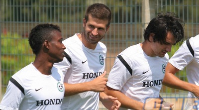 איציק כהן וטוואטחה מחליפים רשמים מהקיץ (עמית מצפה)