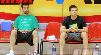 יותם הלפרין וגל מקל צופים באימון מהצד (יניב גונן) יותם הלפרין וגל מקל צופים באימון מהצד (יניב גונן)