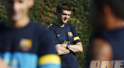 טיטו וילאנובה משקיף על השחקנים (רויטרס) טיטו וילאנובה משקיף על השחקנים (רויטרס)