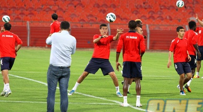 ארביאן מצלם את שחקני הקבוצה: &qout;נעשה הכל לעבור&qout; (שי לוי)