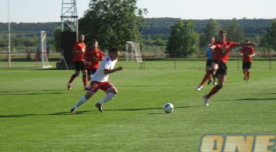 אטז´אנוב יוצא קדימה (האתר הרשמי של הפועל ת&qout;א) 