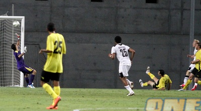 הכדור של פורייה פוגע במשקוף (יוסי ציפקיס) הכדור של פורייה פוגע במשקוף (יוסי ציפקיס)