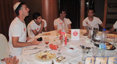 אנטבי, חוטבא ובאדיר (האתר הרשמי) (ONE)