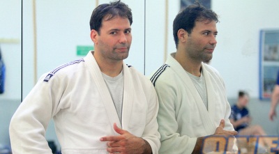 אריק זאבי. לוקח את תפקיד המגונן באולימפיאדה רביעית (יניב גונן)