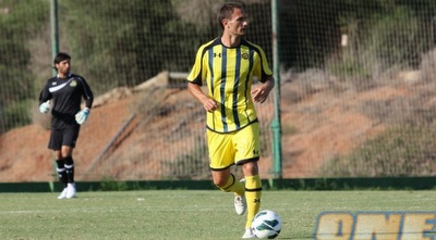 קרלוס גארסיה במדים החדשים (הרשמי של מכבי ת&qout;א)