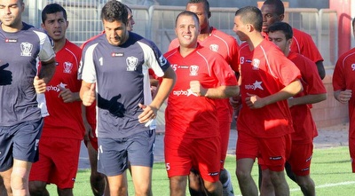 שחקני סכנין באימון. טרם ידוע אם יפתחו את העונה (יניב גונן)