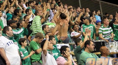 &qout;הקופים הירוקים&qout; במקום מושבם ביציע ג´ (משה חרמון)