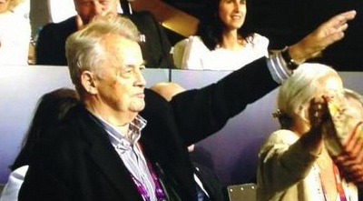 הצדעה במועל יד (צילום מסך) (ONE)