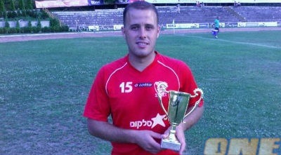 חלאילה עם הגביע של השחקן ההוגן בבולגריה. מי היה מאמין