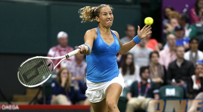 שחר פאר בפעולה מול שראפובה. לא תלקק דבש (רויטרס)